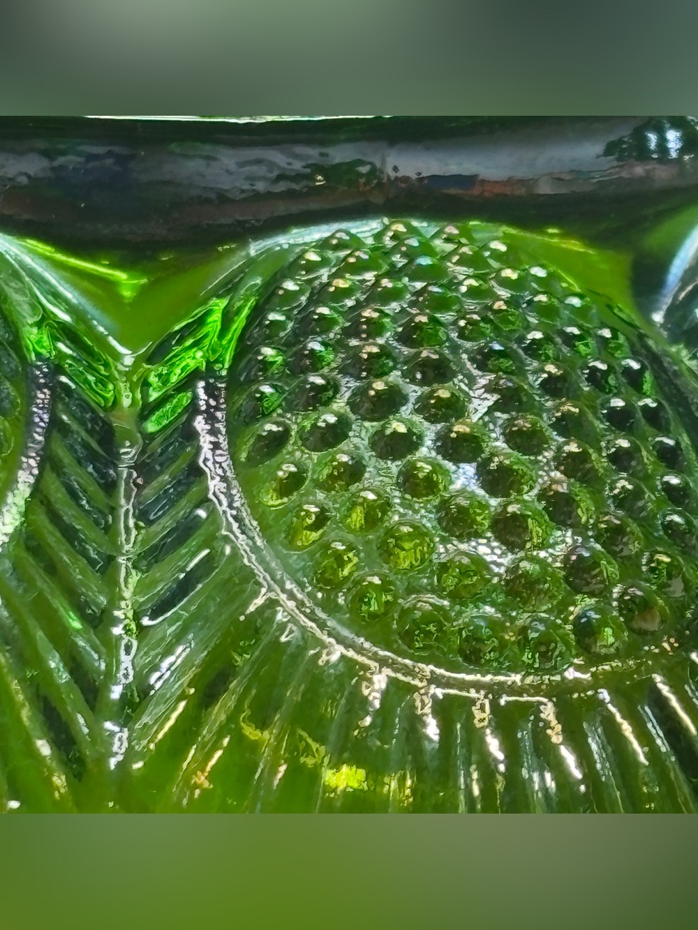 Indiana Glass Iridescent Green Carnival Hobnail Thousand Eye Egg Plate - Picture 11 of 12